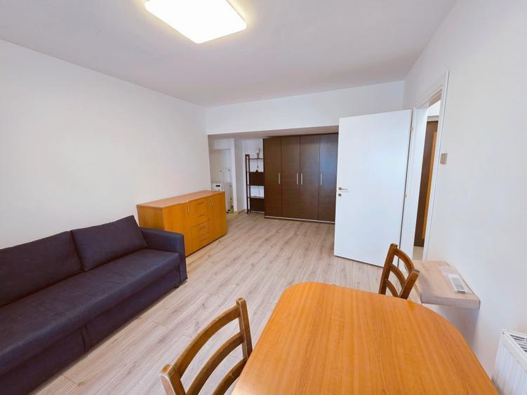 Apartament cu 2 camere semidecomandat, mobilat în Universitate