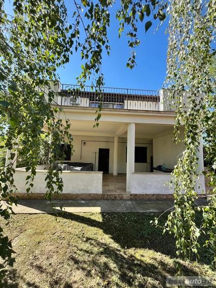 Casă cu 4 camere cu Teren 2300 Mp în Central