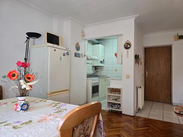 Apartament cu 3 camere decomandat în Siliștea Snagovului