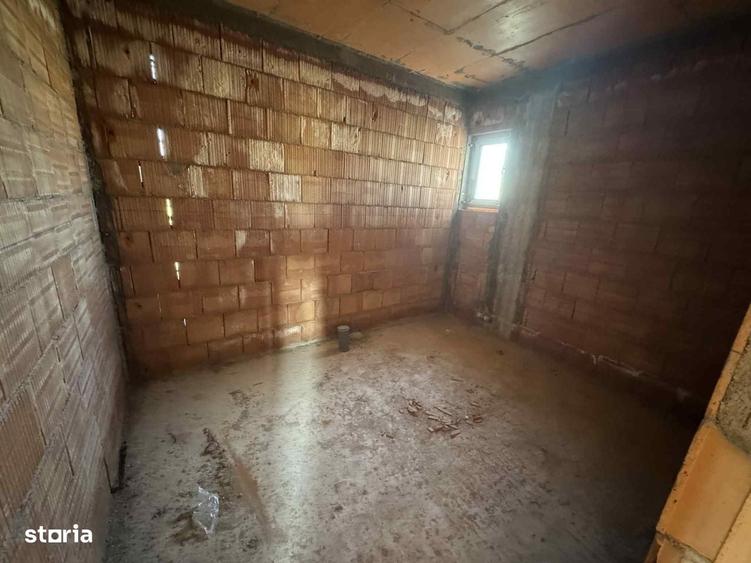 Casă cu 3 camere în Păulești