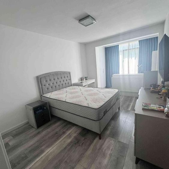 Apartament cu 3 camere semidecomandat în Crângași