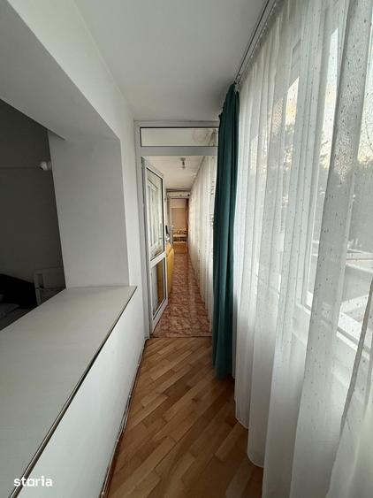 Apartament cu 3 camere decomandat în Tei