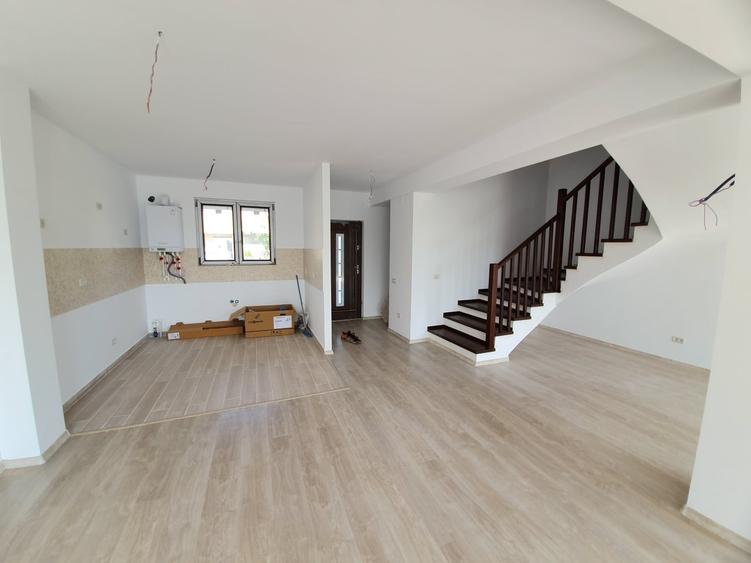 🏡 Vilă 5 camere, mansardă, 140 mp, curte 350 mp, mutare imediată - 3