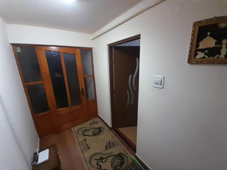 Apartament cu 4 camere decomandat, mobilat în Independenței