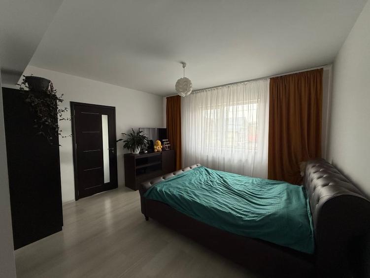 Apartament cu 3 camere decomandat, mobilat în Central