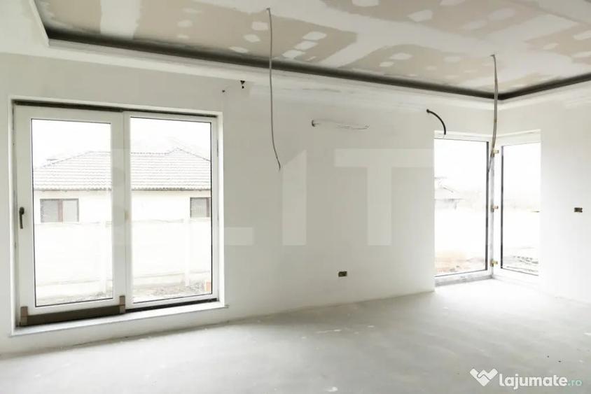Casă cu 7 camere cu Teren 710 Mp în Ciugud