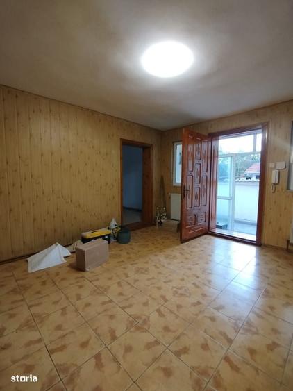 Casă cu 3 camere semidecomandat în Griviței