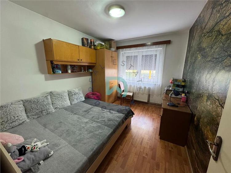 Apartament cu 3 camere decomandat în Astra