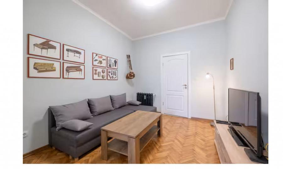 Apartament cu 3 camere decomandat în Tineretului