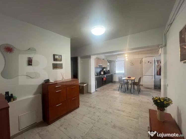 Apartament cu 3 camere decomandat, mobilat în Craiovița Nouă
