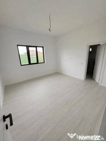 Casă cu 4 camere cu Teren 398 Mp în Cumpăna