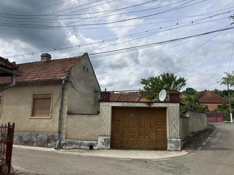 Casă cu 4 camere cu Teren 1322 Mp în Săvârșin