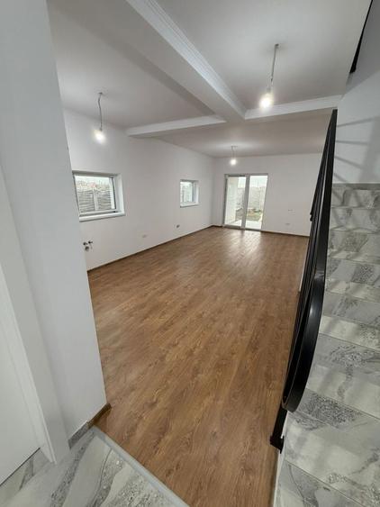 Casă individuală cu 4 camere cu Canalizare în Săcălaz