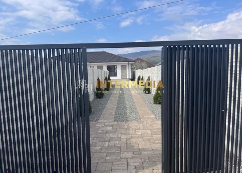 Casă individuală cu 4 camere cu Canalizare în Cetate