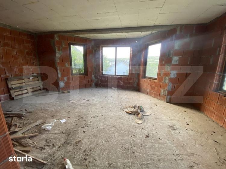 Casă cu 4 camere cu Teren 1471 Mp în Dumitrița