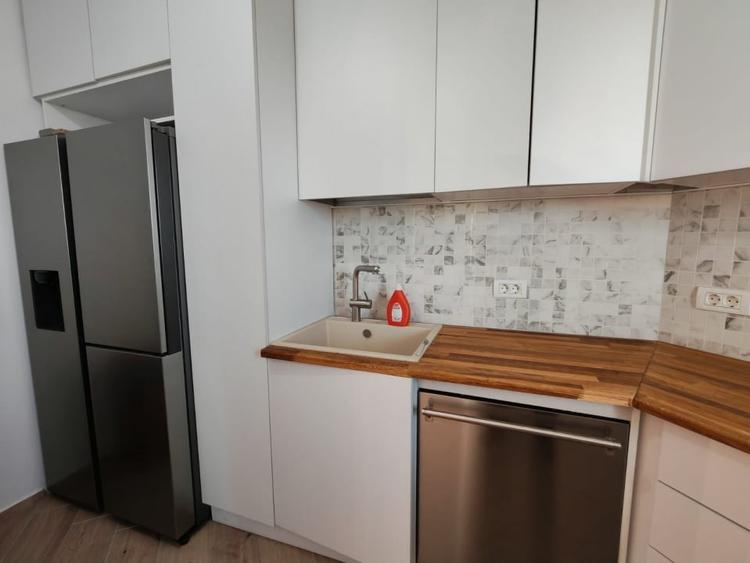 Apartament cu 3 camere decomandat, mobilat în P-ta Presei Libere