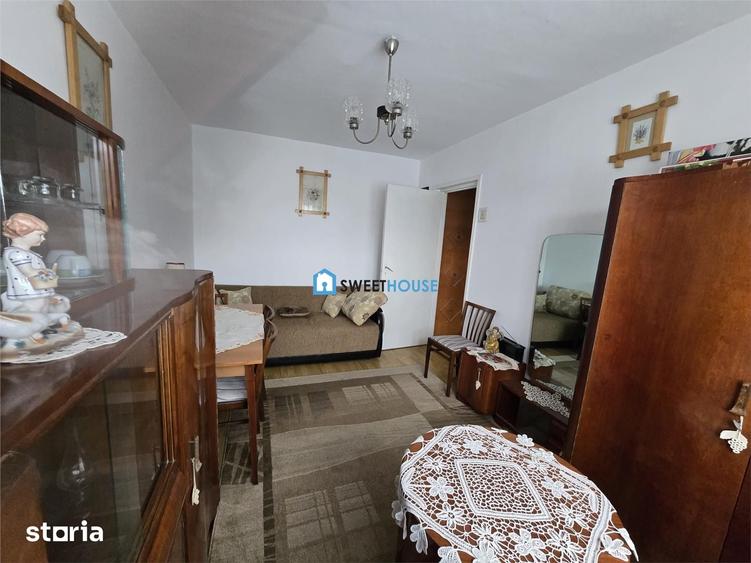 Apartament cu 3 camere semidecomandat în Central