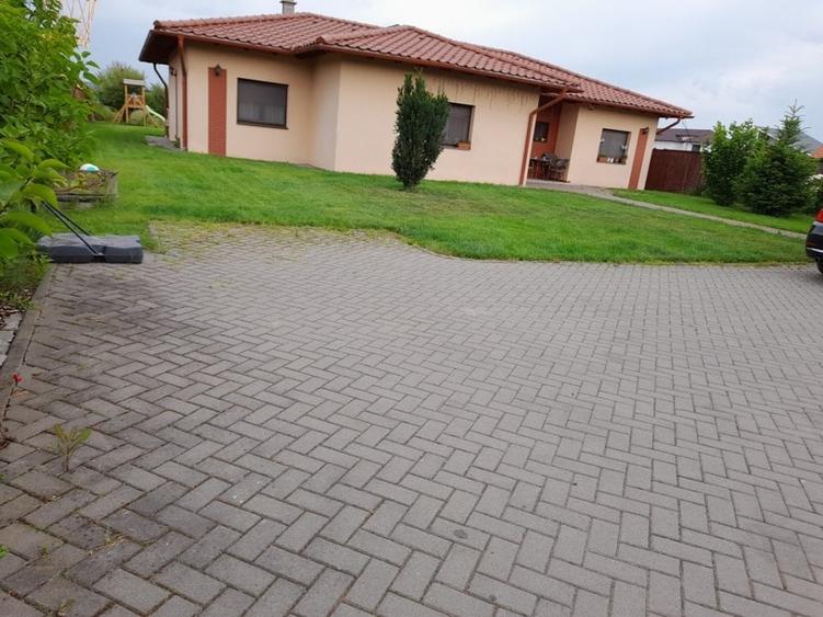 Casă cu 5 camere cu Piscina în Sângeorgiu de Mureș