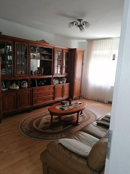 Apartament cu 3 camere decomandat, mobilat în Girocului