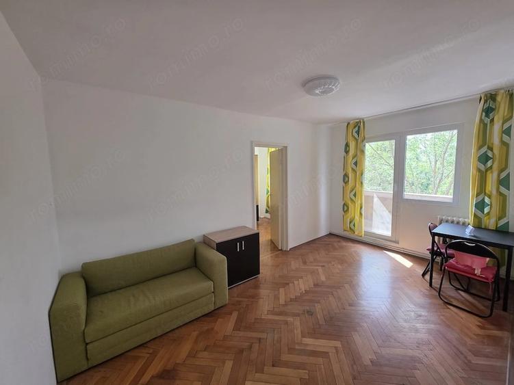 Apartament cu 2 camere semidecomandat în Girocului