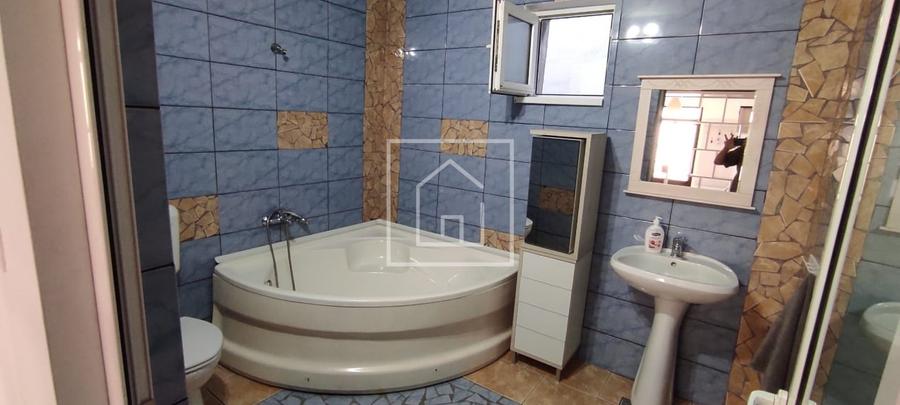 Casă individuală cu 4 camere cu Canalizare în Central