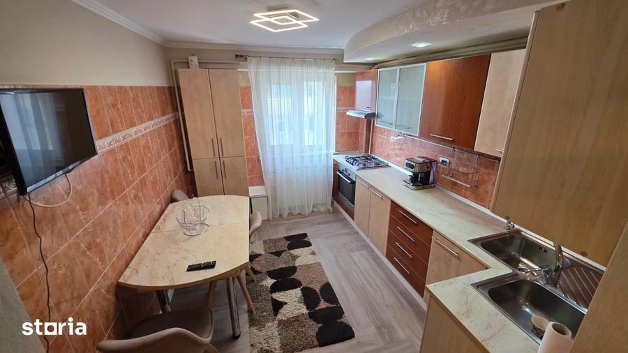 Apartament cu 3 camere decomandat în Central