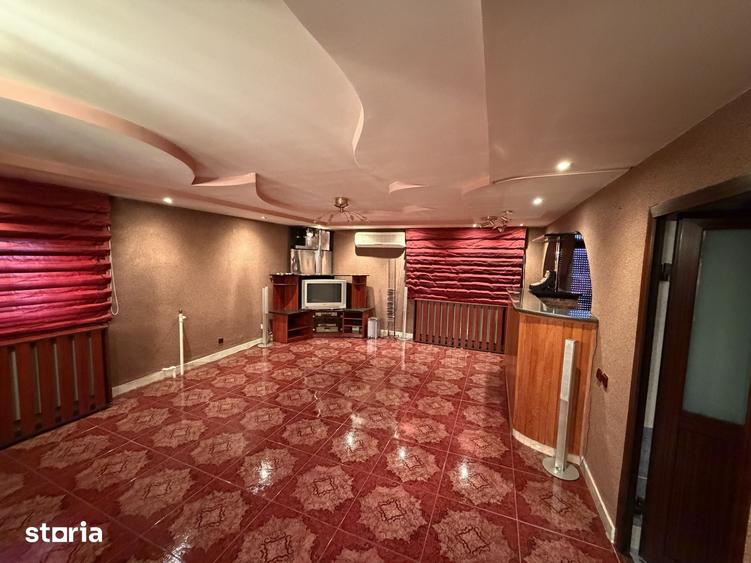 Casă cu 8 camere cu Teren 954 Mp în Andronache