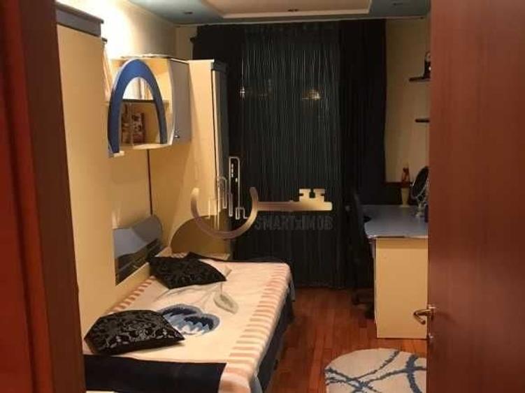 Apartament cu 4 camere decomandat în Central