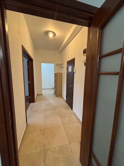 Apartament cu 2 camere decomandat în P-ța Victoriei