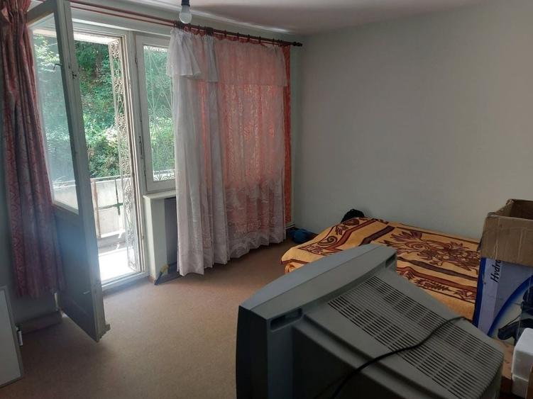Apartament cu 3 camere decomandat în Tudor