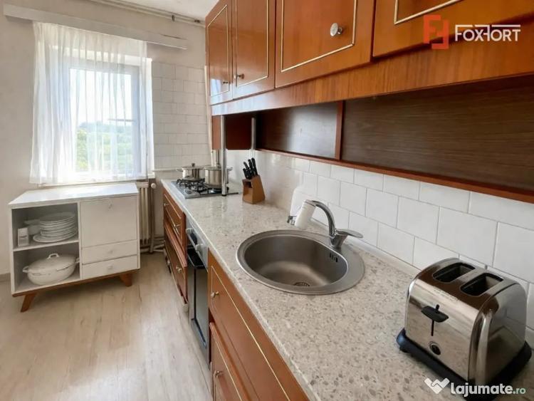 Apartament cu 3 camere semidecomandat în Micălaca