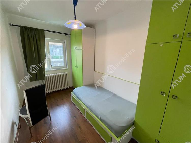 Apartament cu 3 camere decomandat, mobilat în Vasile Aaron