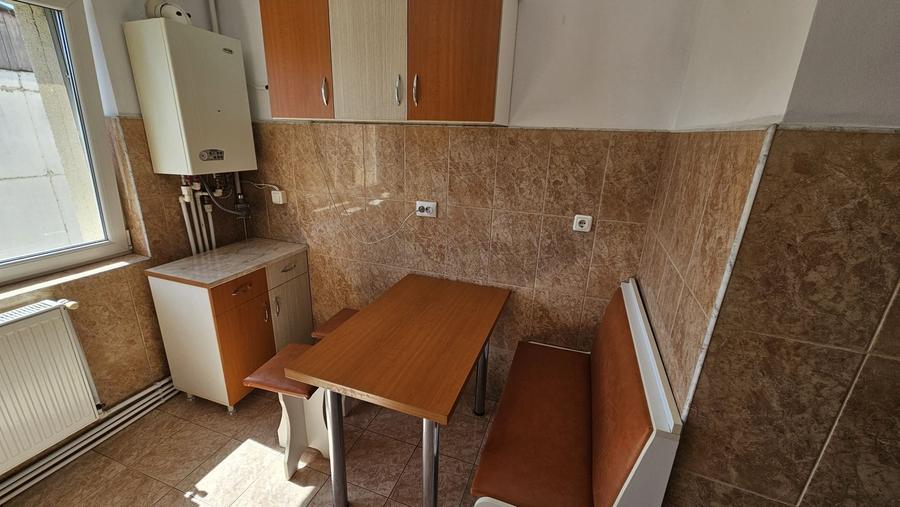 Apartament cu 3 camere decomandat în Micro 16