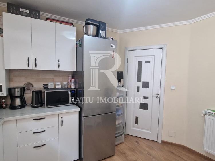 Apartament cu 3 camere decomandat, mobilat în Rogerius