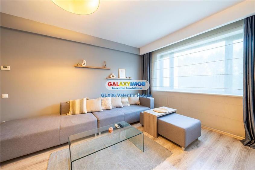 Apartament cu 3 camere semidecomandat, mobilat în Băneasa