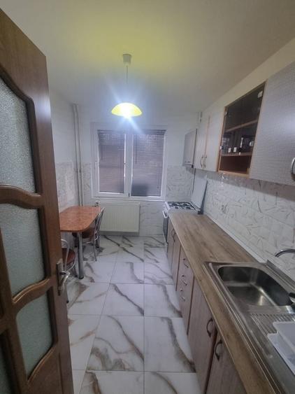 Apartament cu 2 camere semidecomandat în Pajura