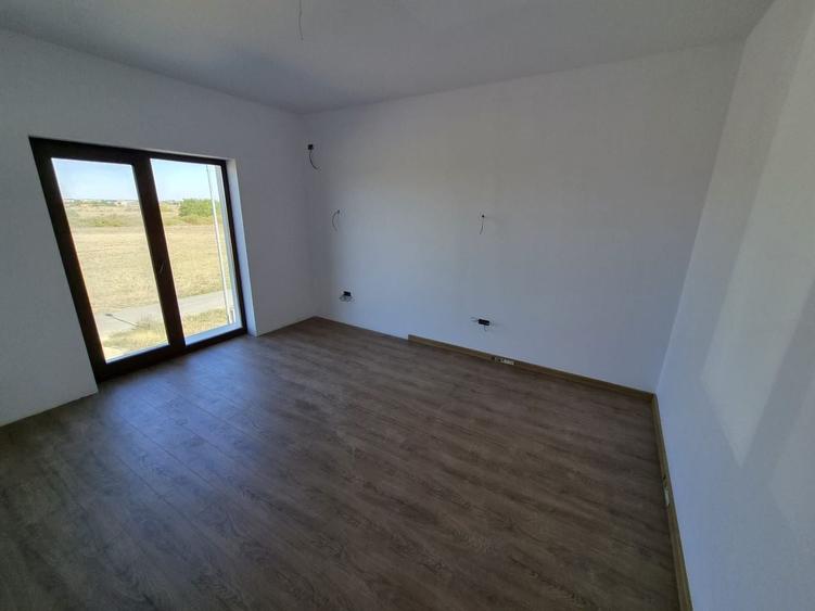 Duplex cu 4 camere cu Canalizare în Urseni