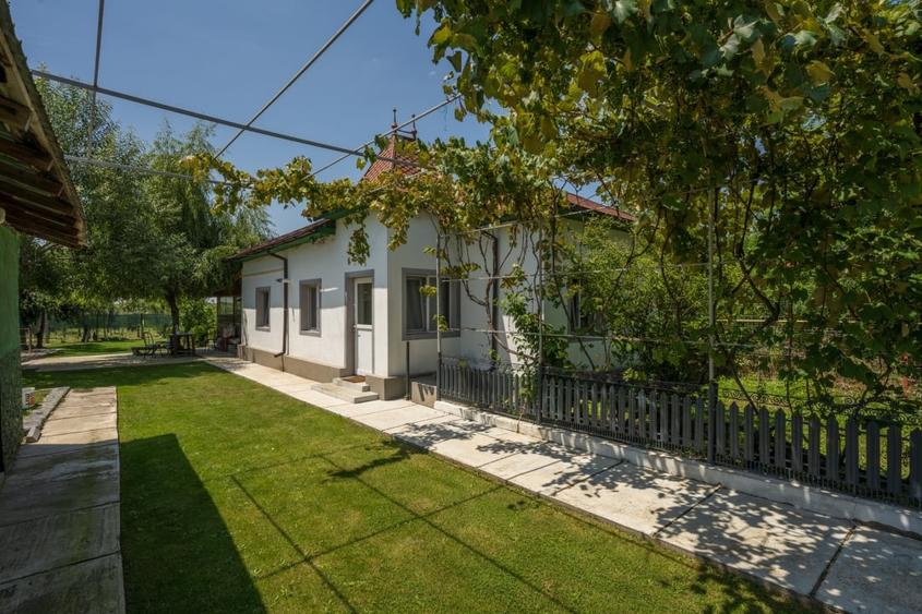 Casă individuală cu 3 camere cu Teren 2200 Mp în Răcari