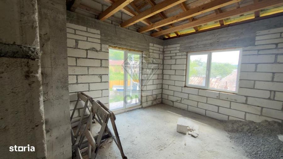 Casă cu 4 camere în Secăria