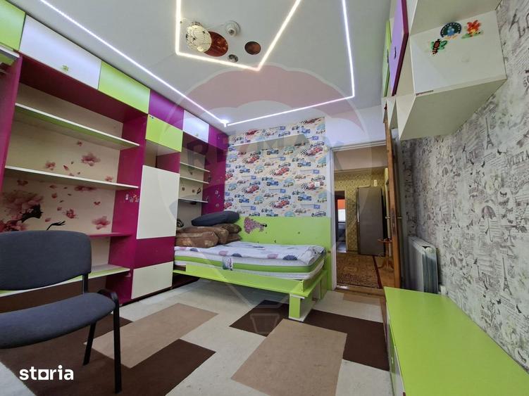 Apartament cu 3 camere decomandat, mobilat în Central