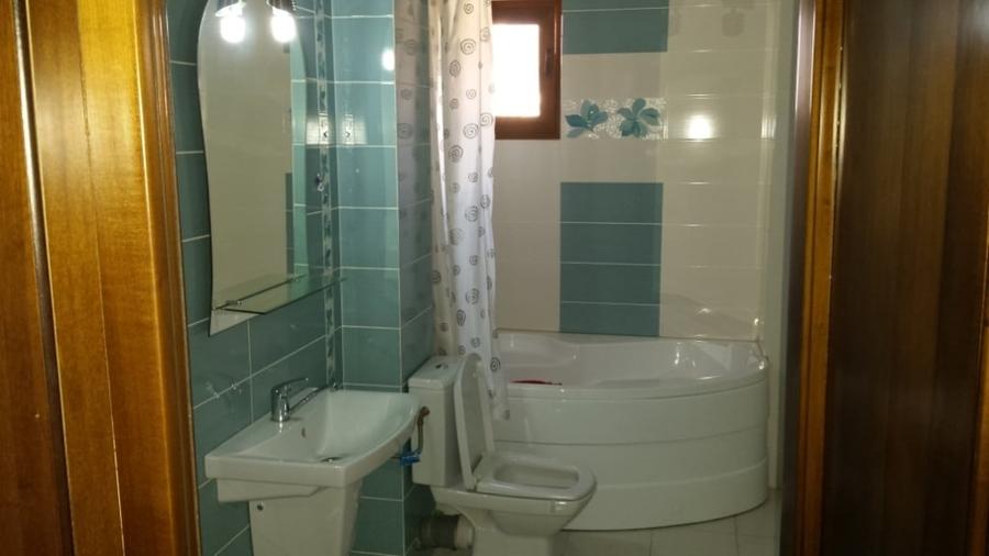 Apartament cu 3 camere decomandat în Arcu