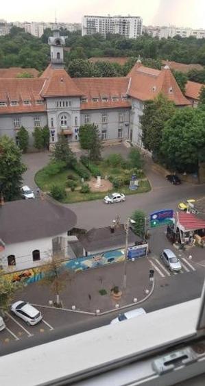 Apartament cu 3 camere decomandat, mobilat în Berceni