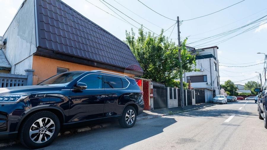 Casă de vânzare – 181 mp, 3 apartamente, 9 camere – București - 27