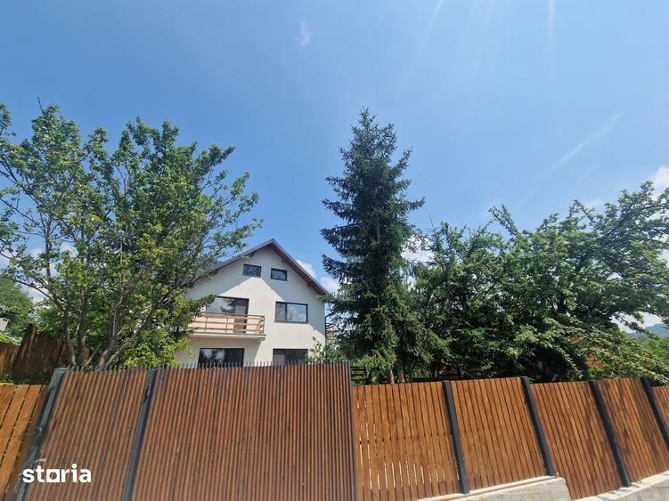 Casă cu 5 camere cu Teren 700 Mp în Ghioșești
