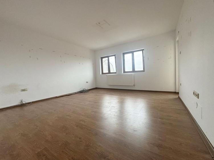 Apartament cu 4 camere decomandat în Zorilor