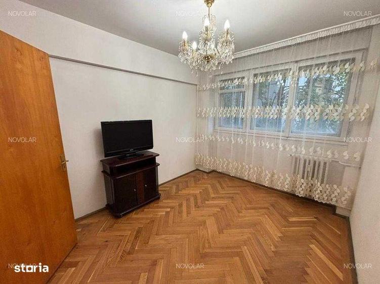 Apartament cu 3 camere semidecomandat în Obor