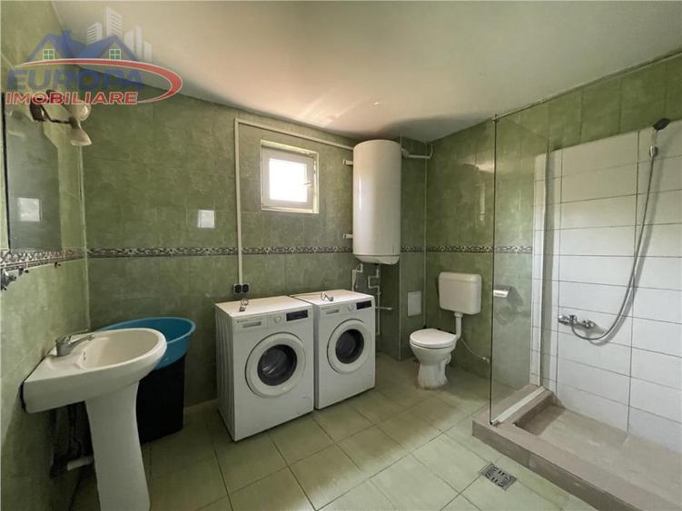 Casă cu 10 camere cu Teren 300 Mp în Dallas