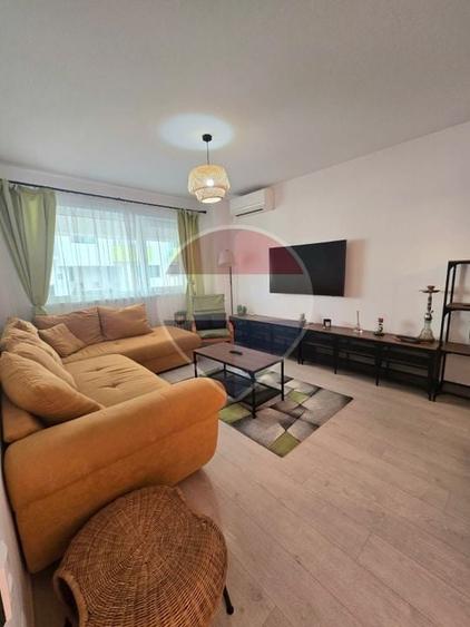 Apartament cu 3 camere decomandat, mobilat în Central