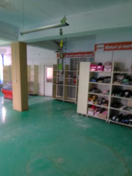 Spațiu comercial, de 800 mp, în Făurei
