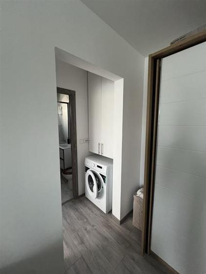 Apartament cu 2 camere semidecomandat, mobilat în Tractorul